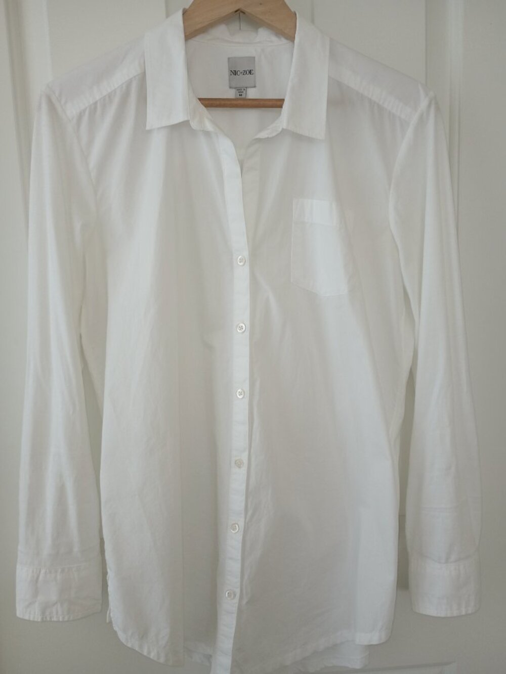 NIC + ZOE BUTTON DOWN 100 % SHIRT.
